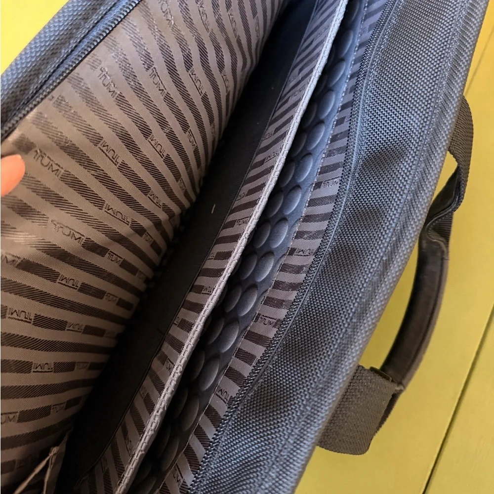 vintage tumi ballistic nylon laptop briefcase in classic black